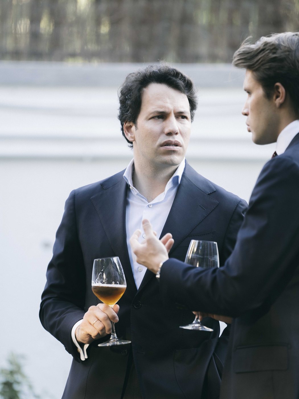 Invitados conversando en la velada Pre-Summer 2026